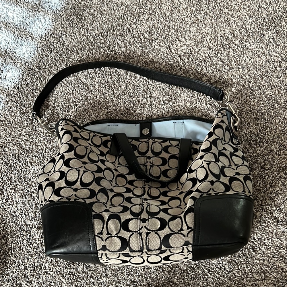 Coach purse, classic design